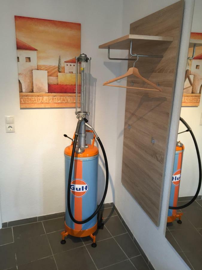 Alte Tankstelle Apartment Strassenhaus Exterior photo